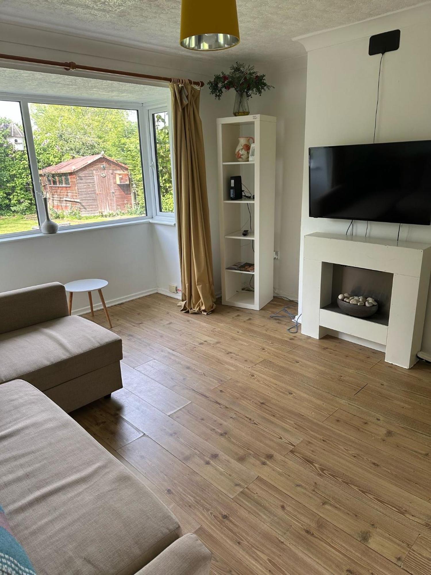 House Number 8 Sleeps Up To 6 People With Smart Tvs In Every Room Wellington  Dış mekan fotoğraf