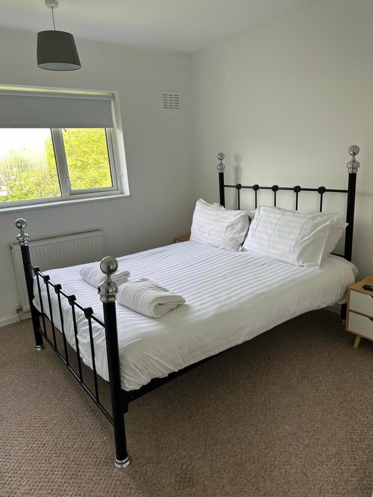 House Number 8 Sleeps Up To 6 People With Smart Tvs In Every Room Wellington  Dış mekan fotoğraf