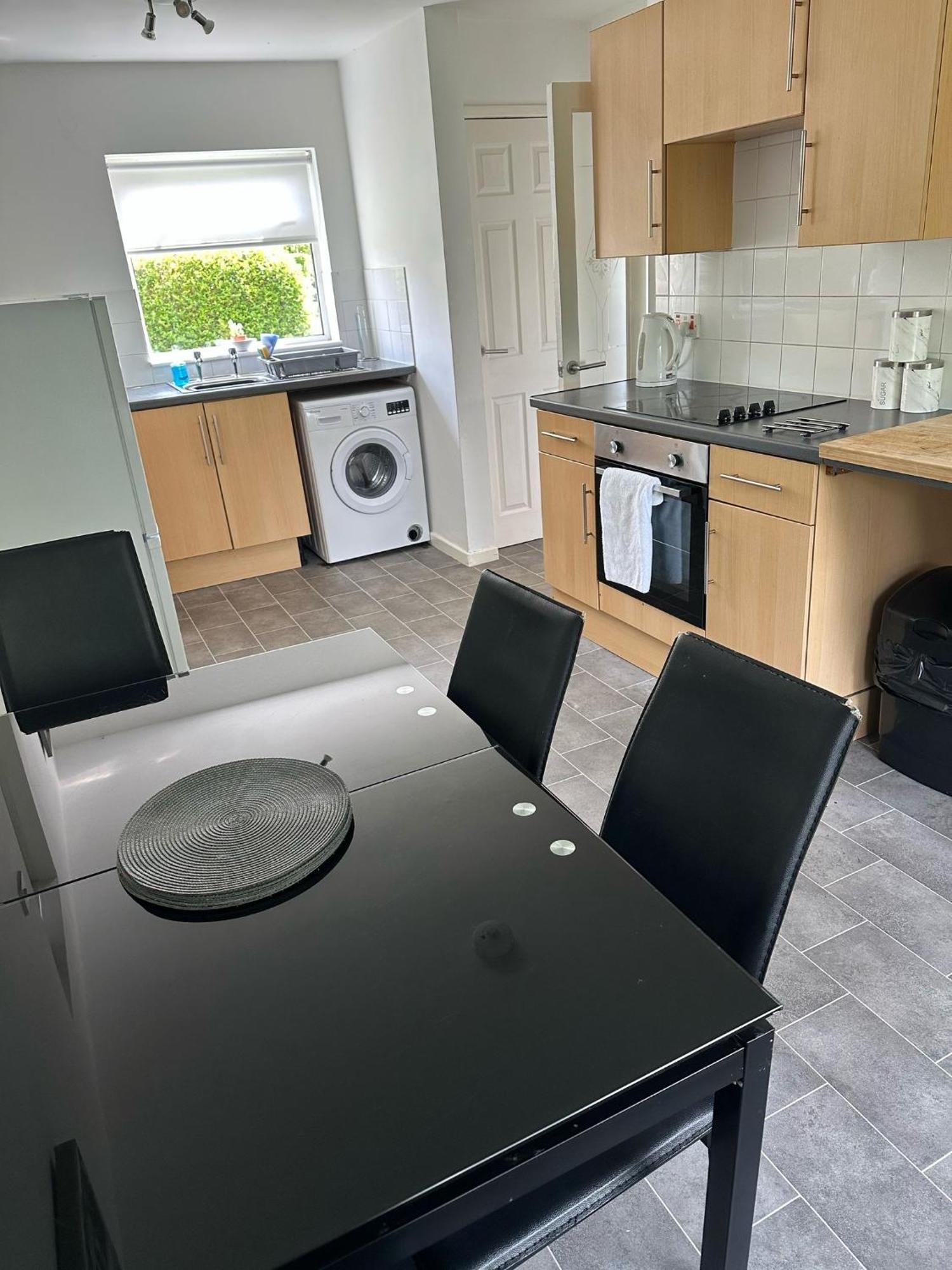 House Number 8 Sleeps Up To 6 People With Smart Tvs In Every Room Wellington  Dış mekan fotoğraf